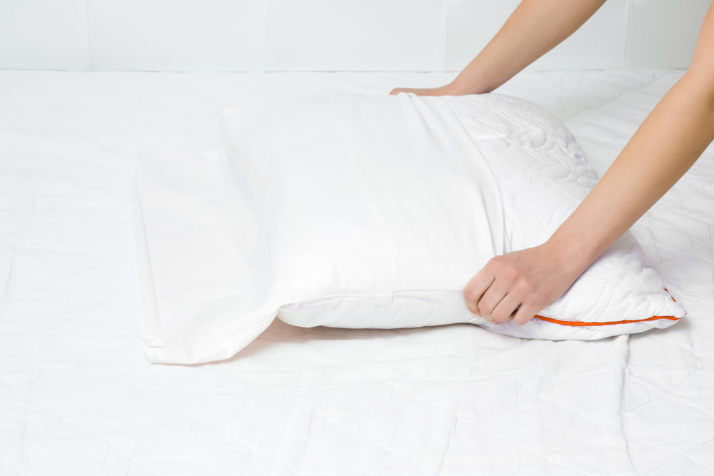 The Best Kinds of Pillowcases for Acne and Sensitive Skin HercLéon