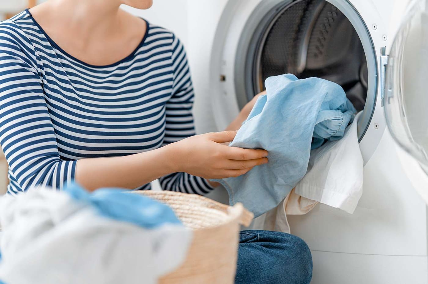 How to Make Laundry Smell Good Naturally