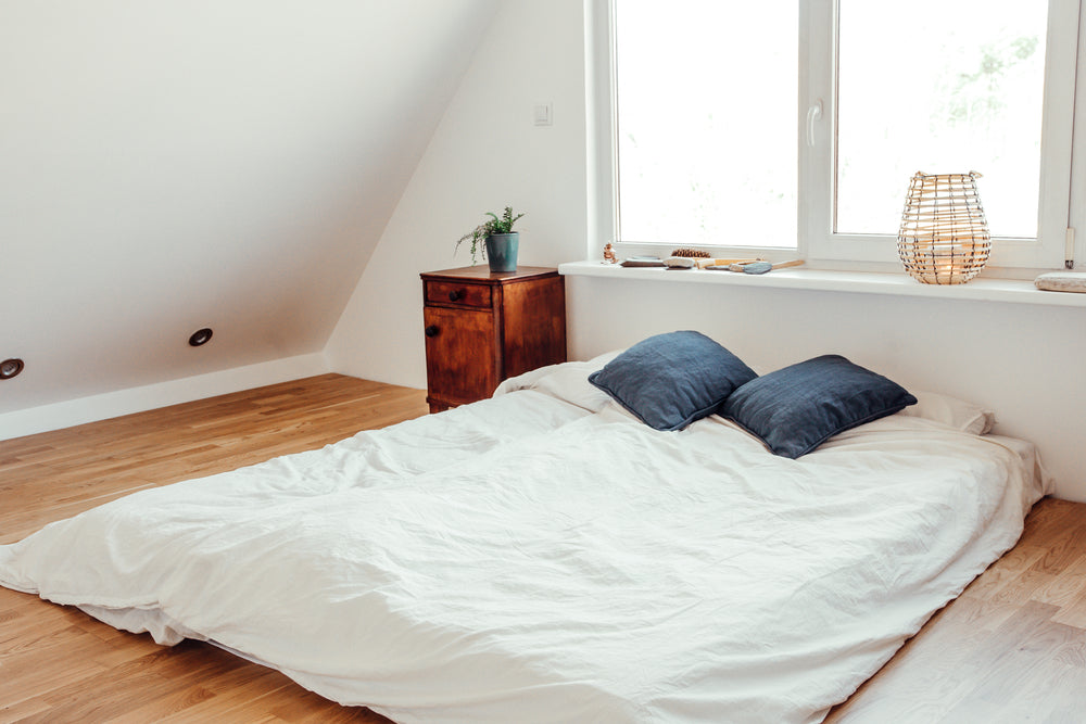 how to keep your bed clean when you sleep on the floor